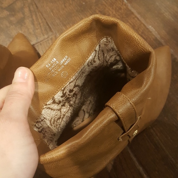 NWOT 🔴3.5 inch heel. Ankle boots - Picture 2 of 3